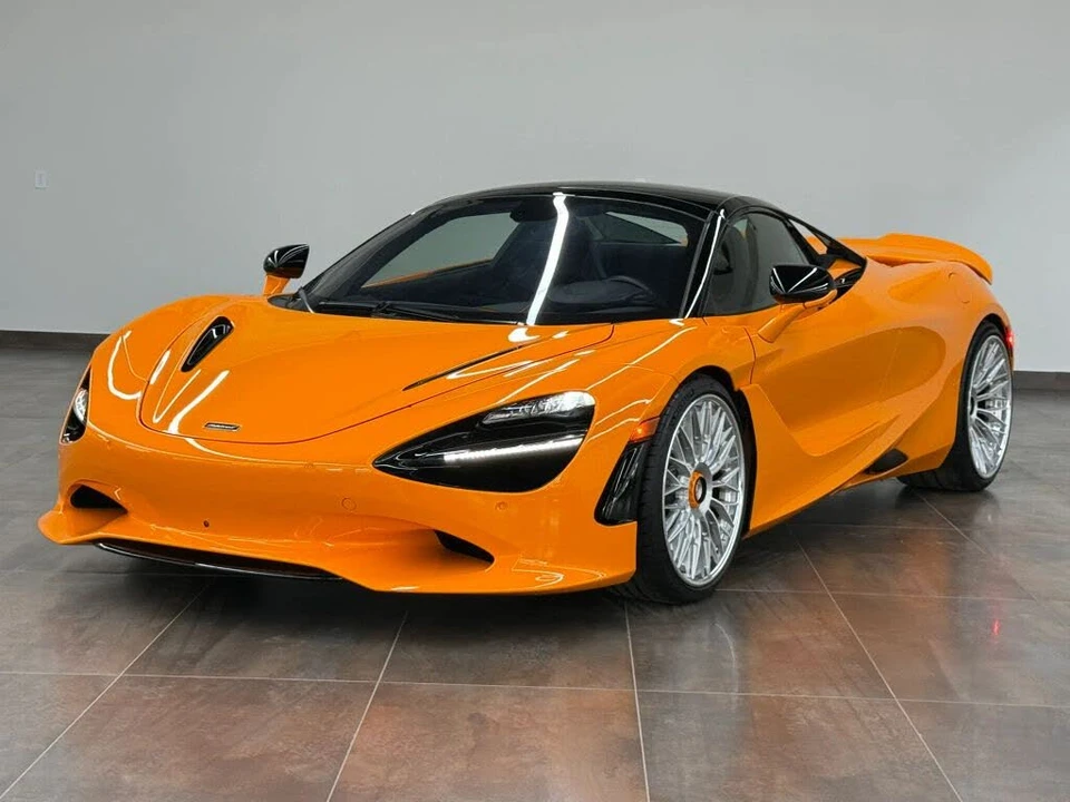 2025 McLaren 750S Spider - Image 2 of 31
