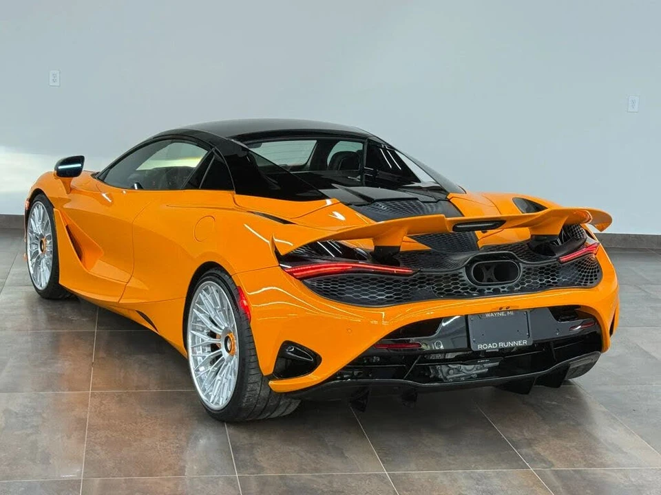 2025 McLaren 750S Spider - Image 14 of 31