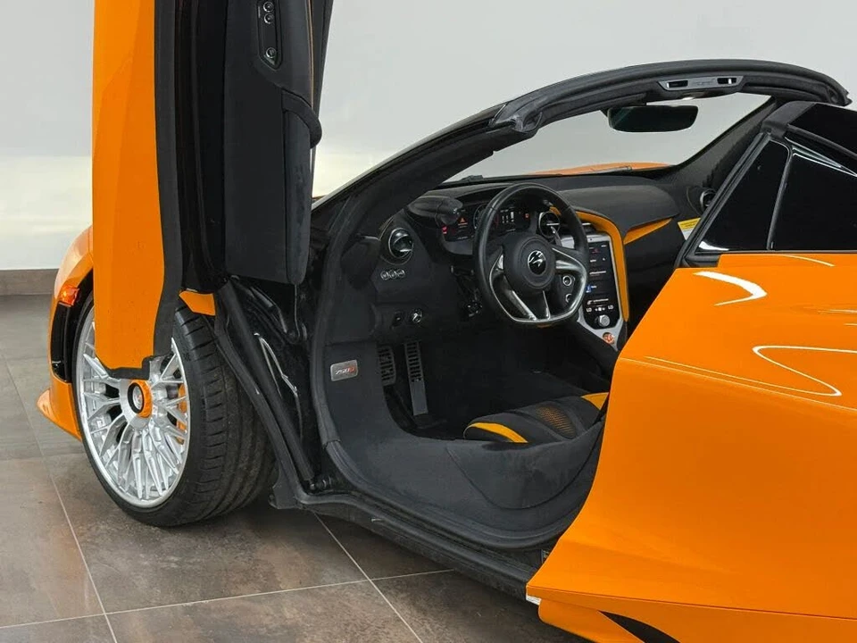 2025 McLaren 750S Spider - Image 28 of 31