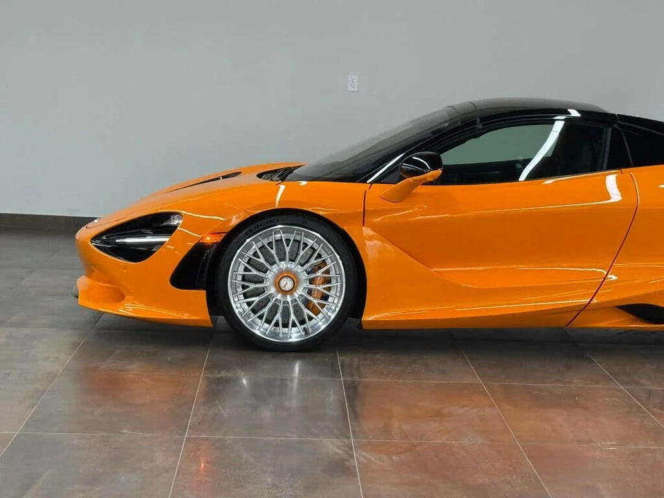 2025 McLaren 750S Spider - Image 9 of 31
