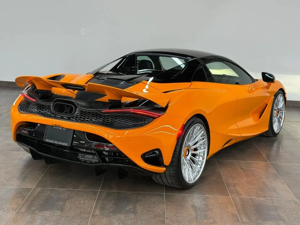 2025 McLaren 750S Spider - Image 18 of 31
