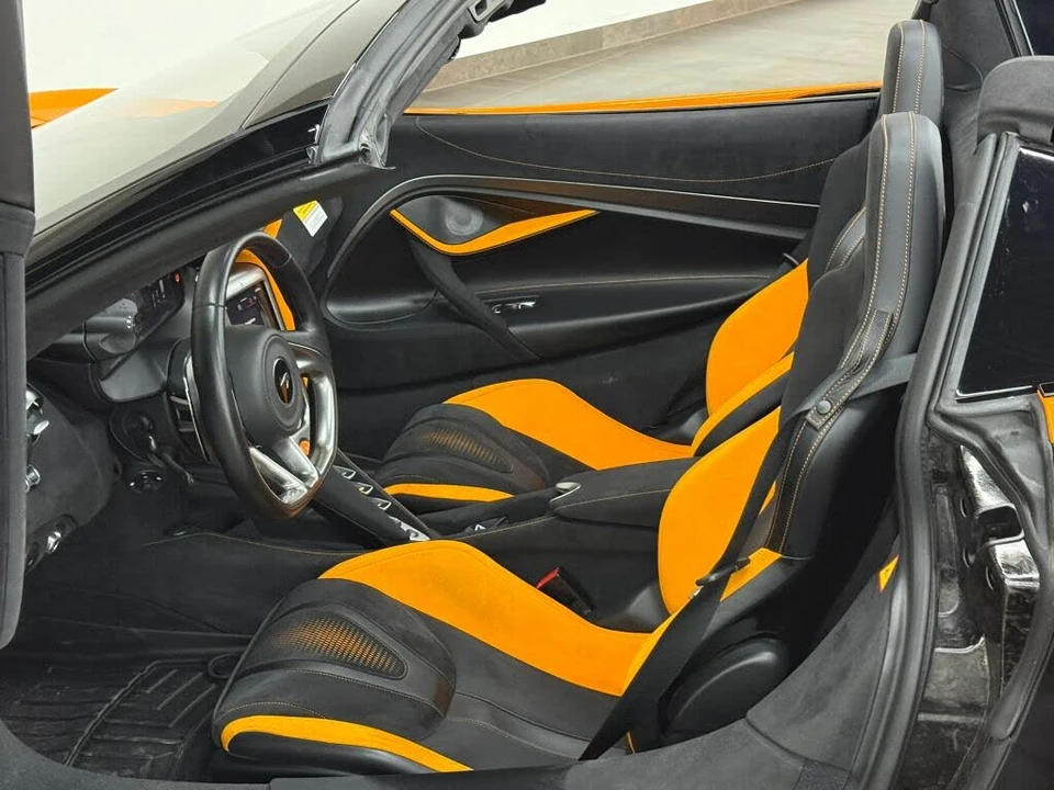 2025 McLaren 750S Spider - Image 30 of 31