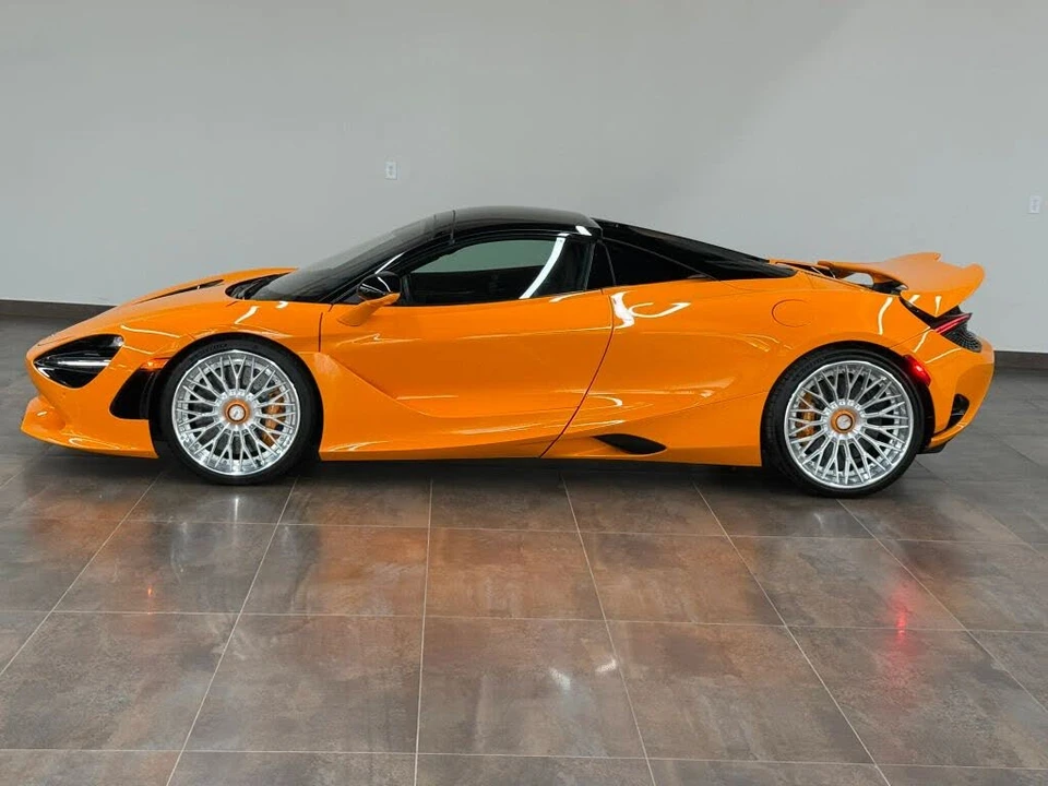 2025 McLaren 750S Spider - Image 8 of 31