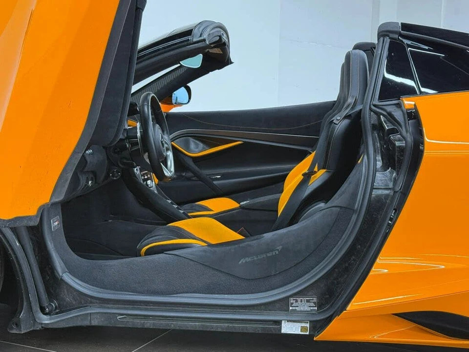 2025 McLaren 750S Spider - Image 29 of 31