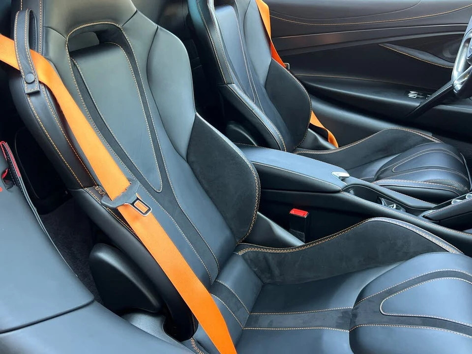 2025 McLaren 750S Spider - Image 27 of 31