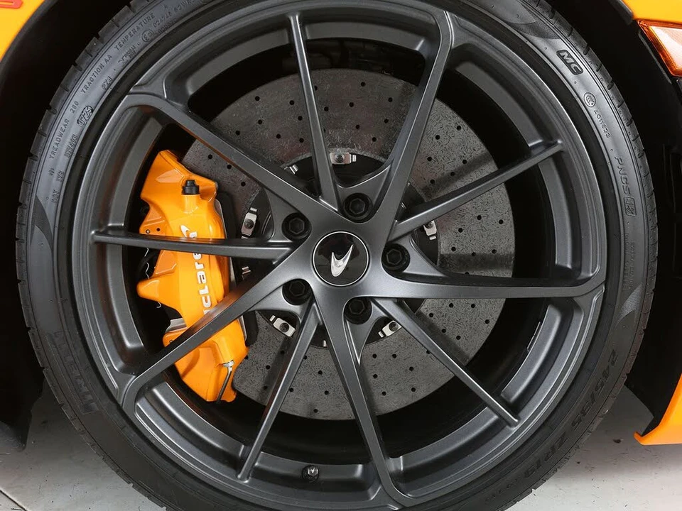 2025 McLaren 750S Spider - Image 6 of 31