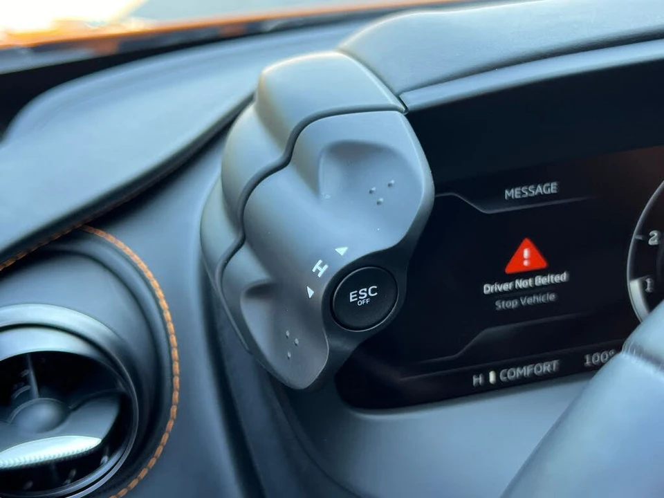 2025 McLaren 750S Spider - Image 29 of 31