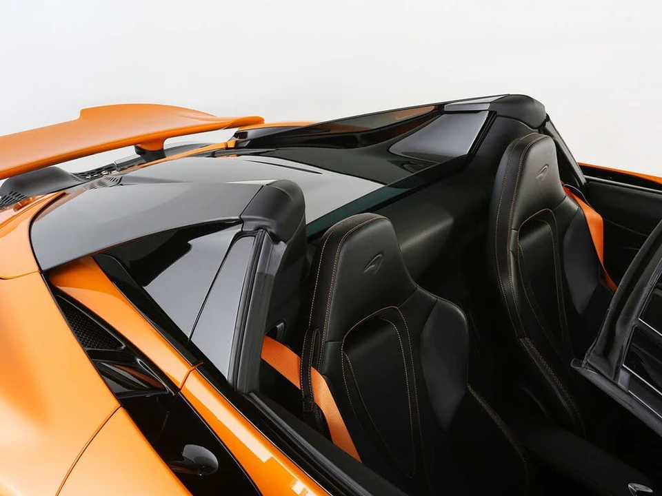 2025 McLaren 750S Spider - Image 20 of 31