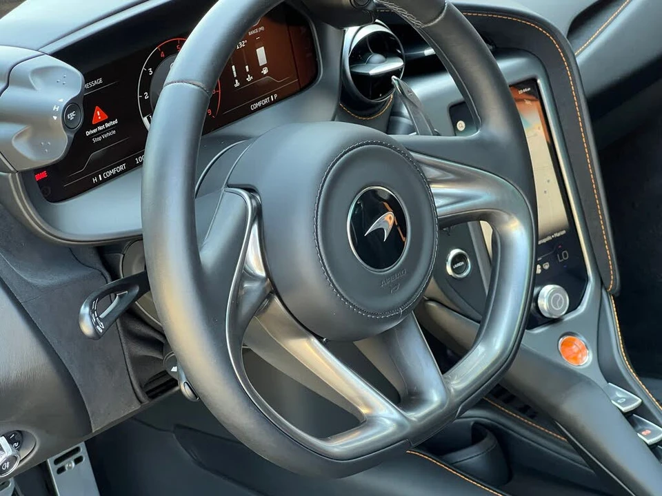 2025 McLaren 750S Spider - Image 28 of 31