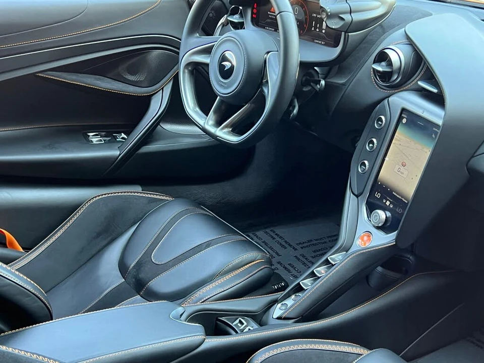 2025 McLaren 750S Spider - Image 26 of 31