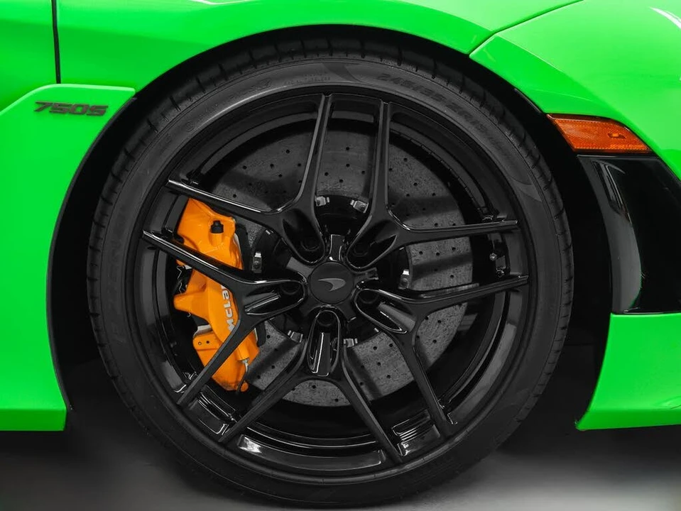 2025 McLaren 750S Spider - Image 11 of 31
