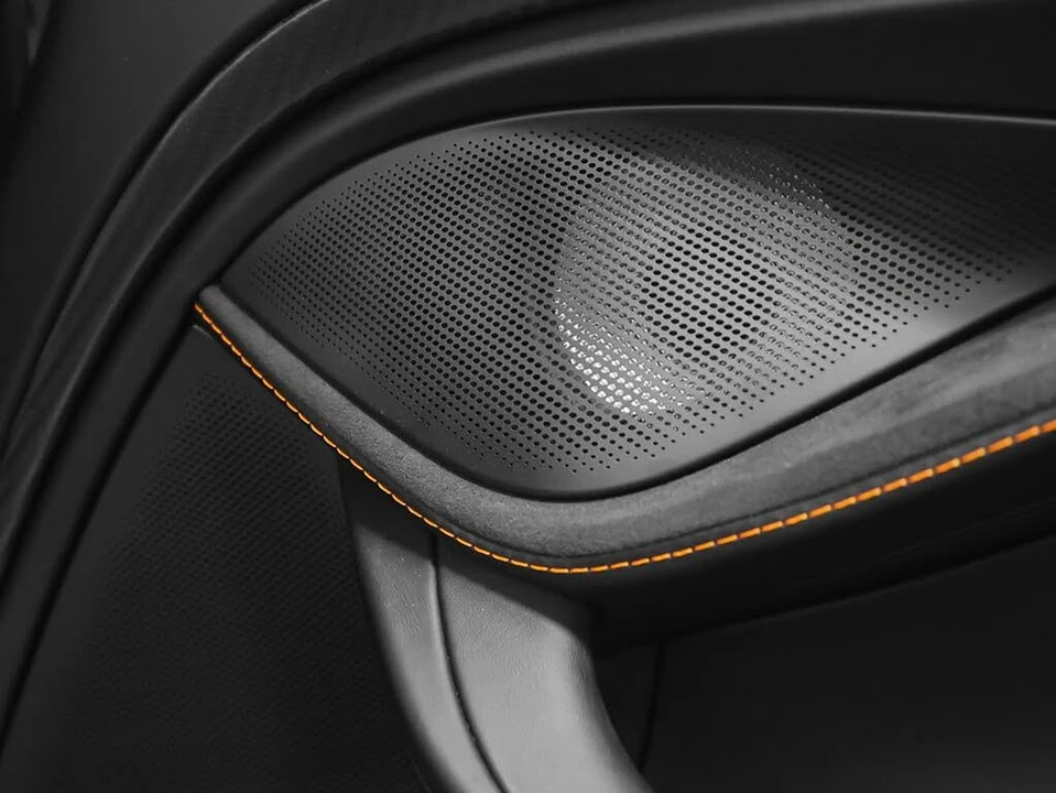 2025 McLaren 750S Spider - Image 25 of 31