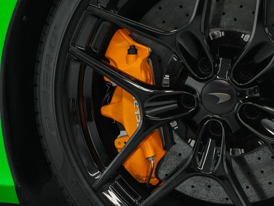 2025 McLaren 750S Spider - Image 12 of 31