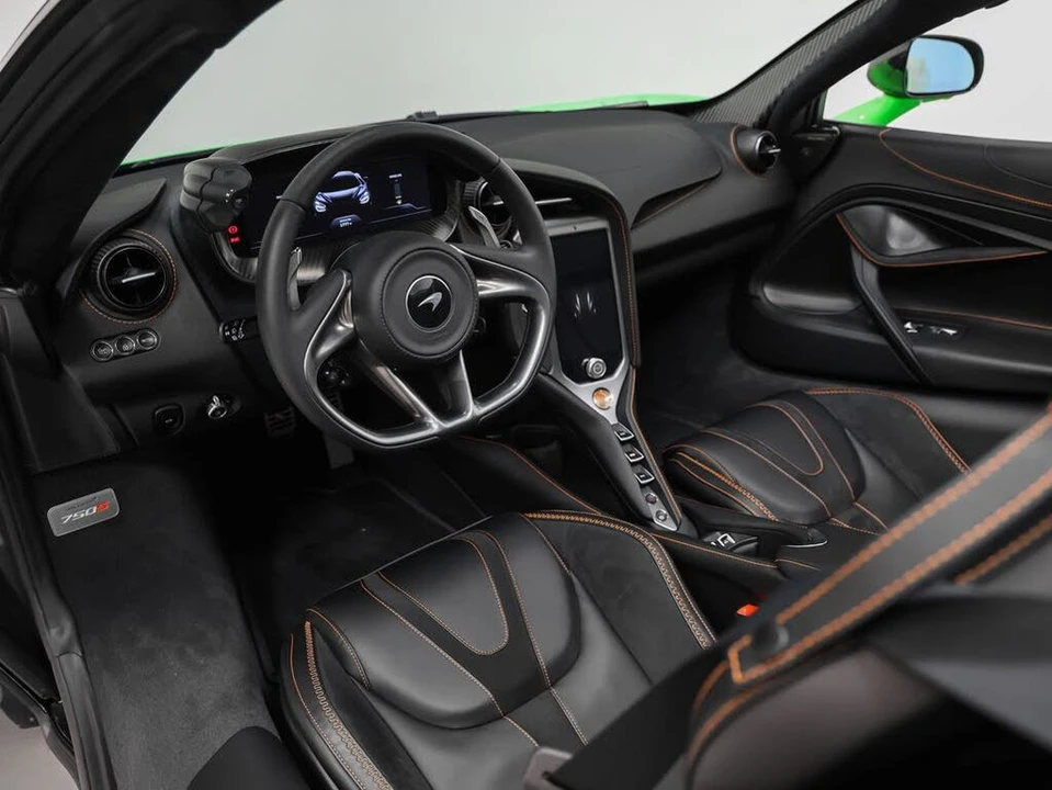 2025 McLaren 750S Spider - Image 2 of 31