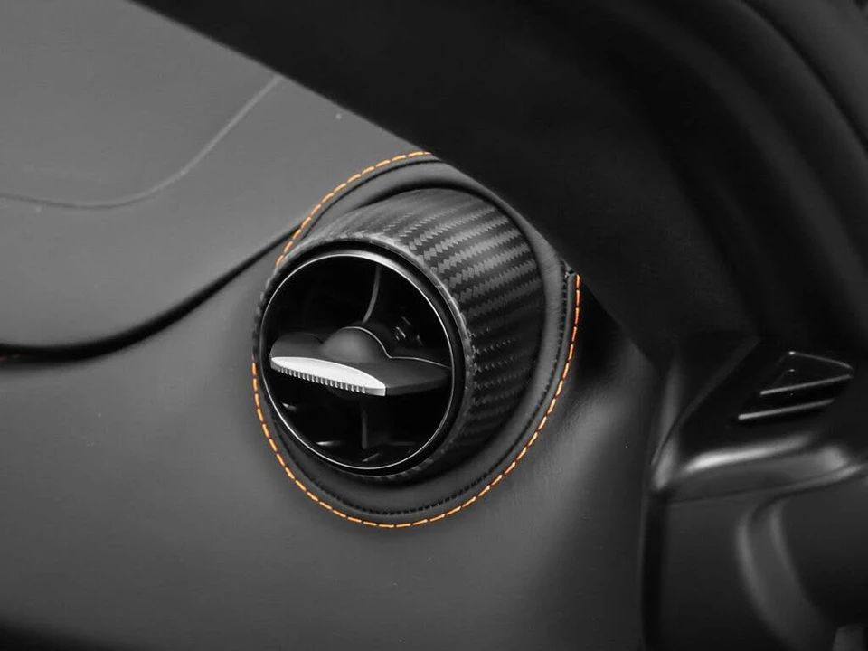 2025 McLaren 750S Spider - Image 19 of 31