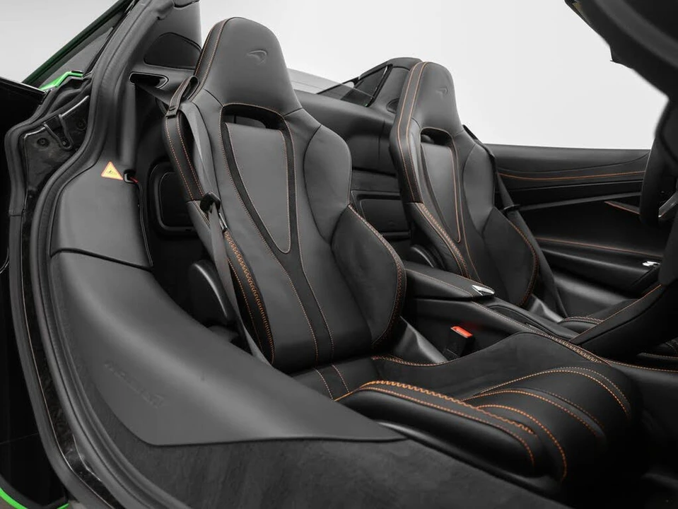 2025 McLaren 750S Spider - Image 20 of 31