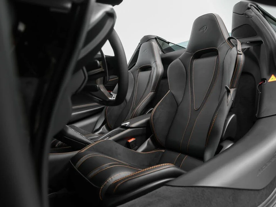 2025 McLaren 750S Spider - Image 3 of 31