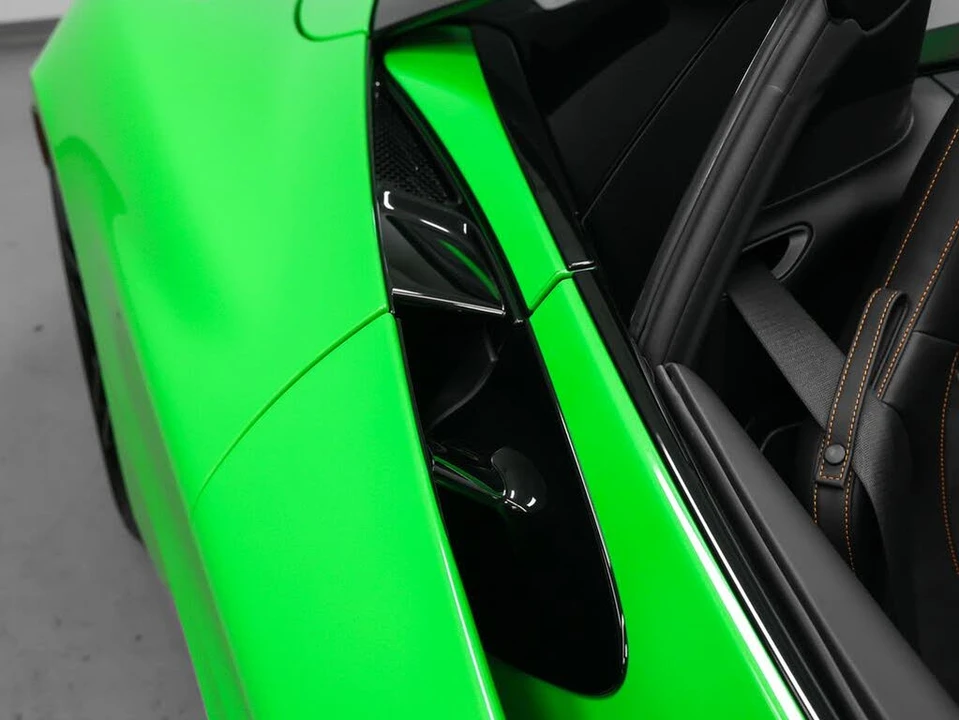 2025 McLaren 750S Spider - Image 17 of 31