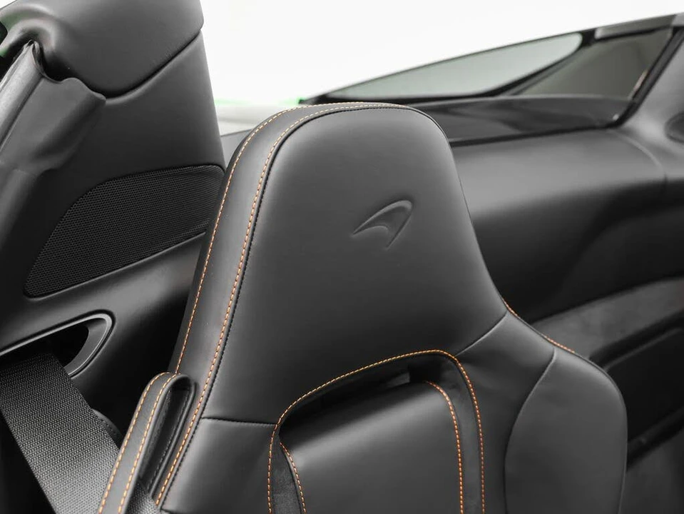 2025 McLaren 750S Spider - Image 21 of 31
