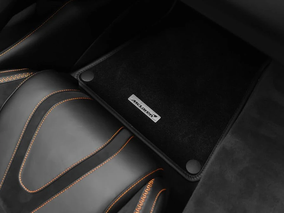 2025 McLaren 750S Spider - Image 18 of 31