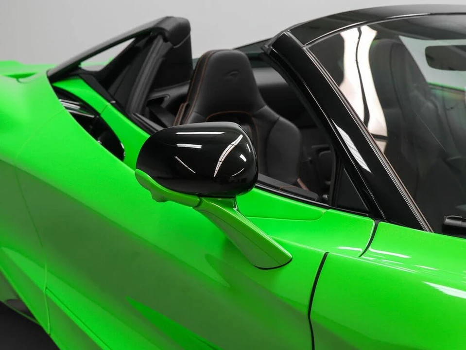 2025 McLaren 750S Spider - Image 8 of 31