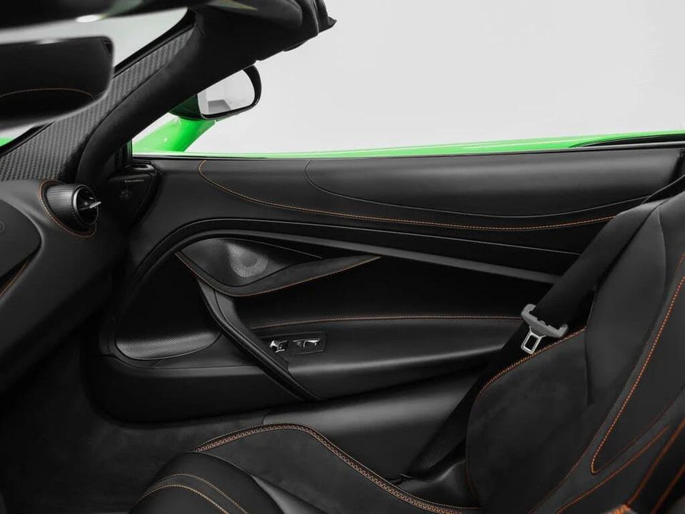 2025 McLaren 750S Spider - Image 29 of 31