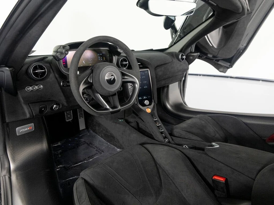 2025 McLaren 750S Spider - Image 16 of 31
