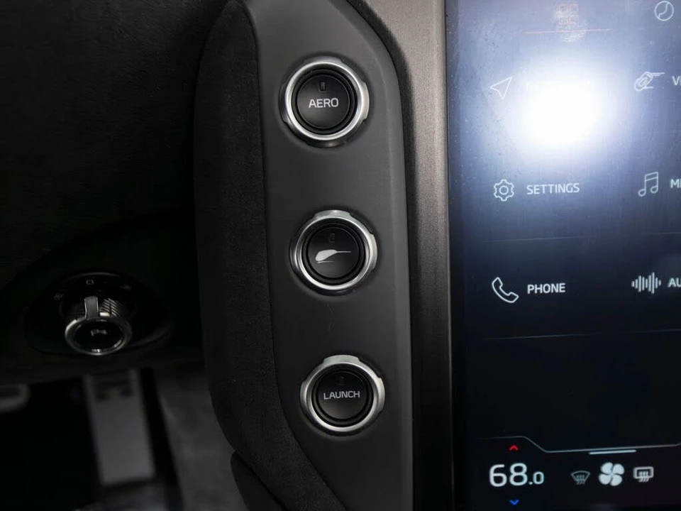 2025 McLaren 750S Spider - Image 24 of 31
