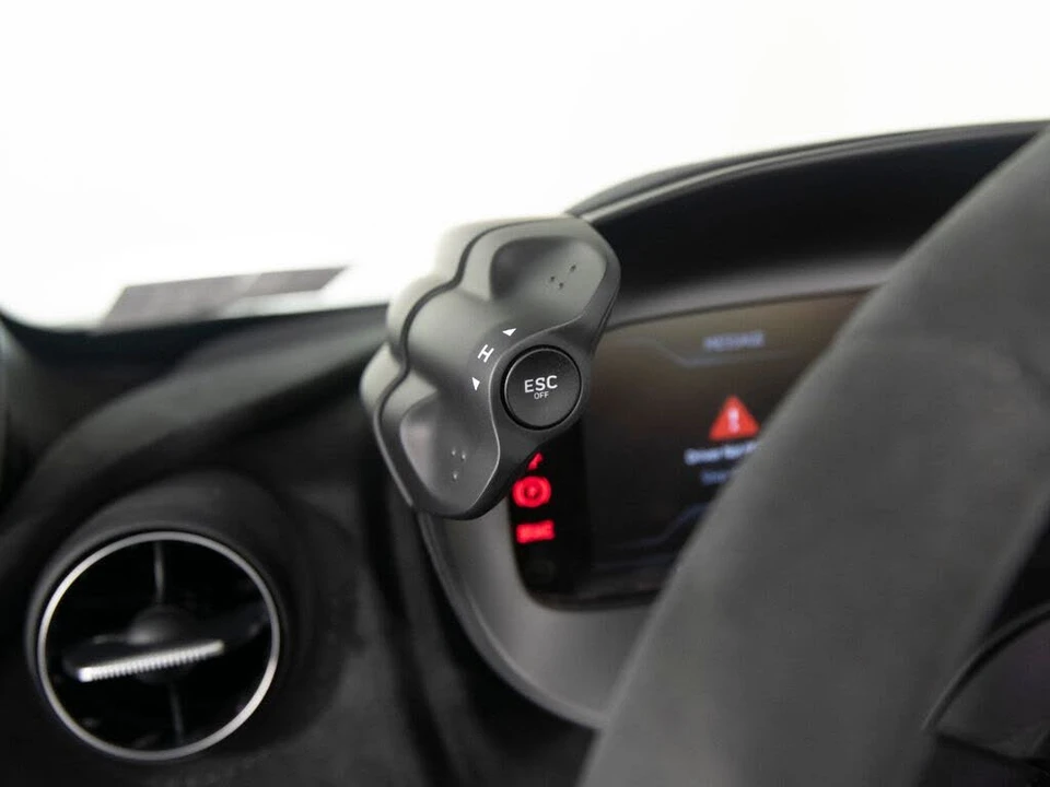 2025 McLaren 750S Spider - Image 20 of 31