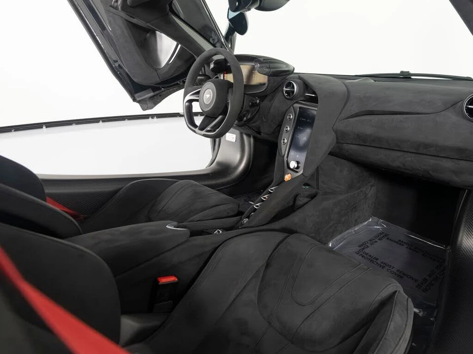 2025 McLaren 750S Spider - Image 29 of 31