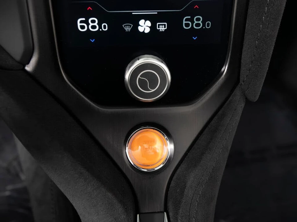 2025 McLaren 750S Spider - Image 25 of 31