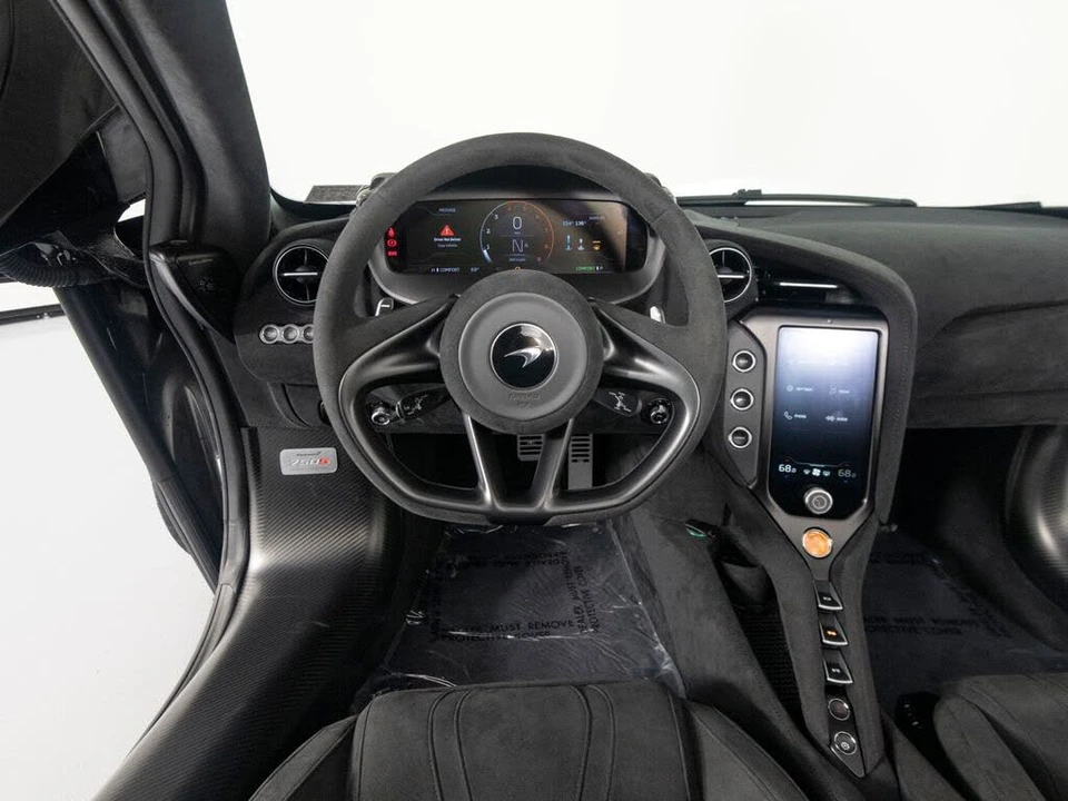 2025 McLaren 750S Spider - Image 17 of 31