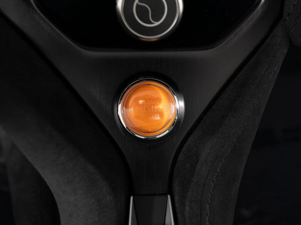 2025 McLaren 750S Spider - Image 26 of 31