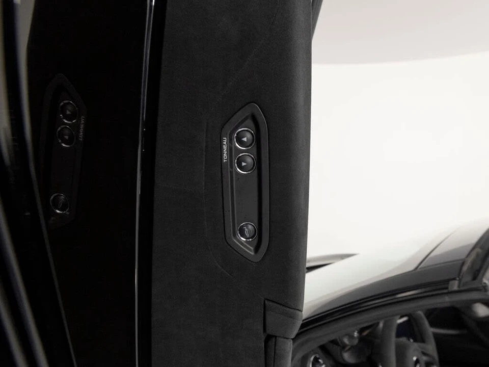 2025 McLaren 750S Spider - Image 12 of 31