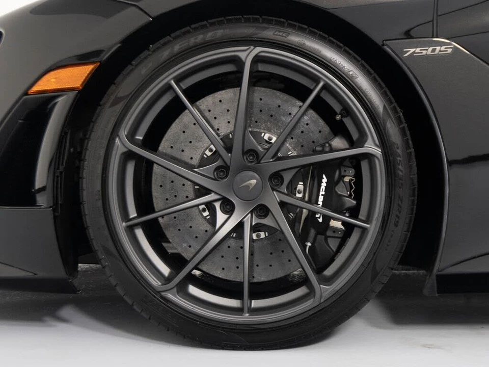 2025 McLaren 750S Spider - Image 10 of 31