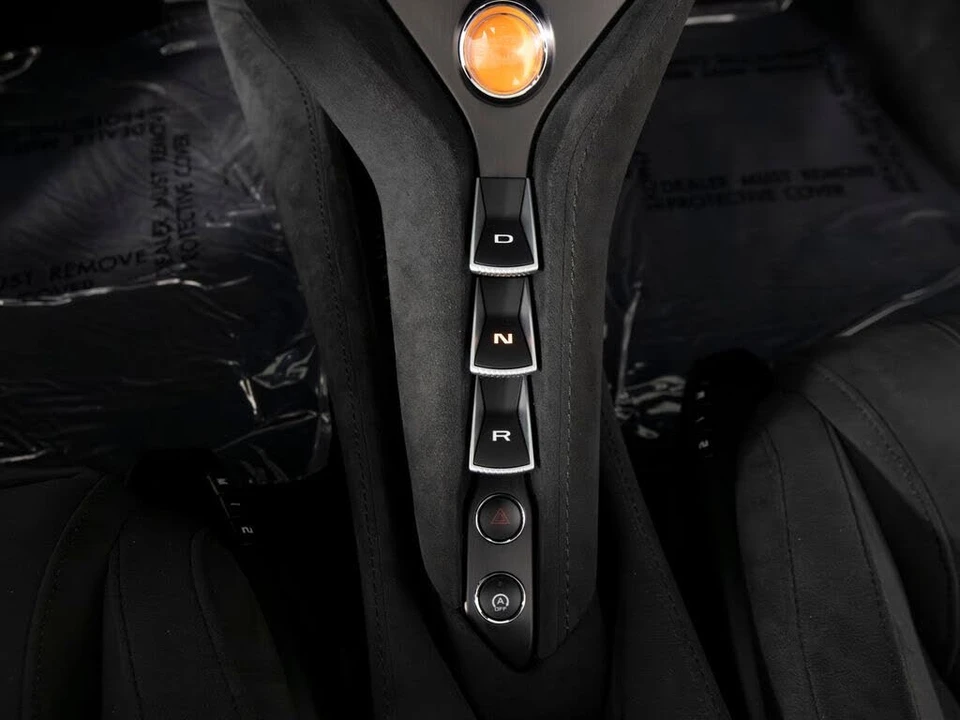 2025 McLaren 750S Spider - Image 27 of 31