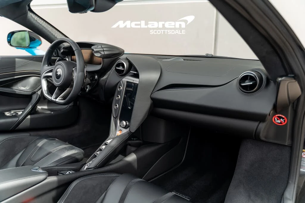 2025 McLaren 750S Spider - Image 17 of 30