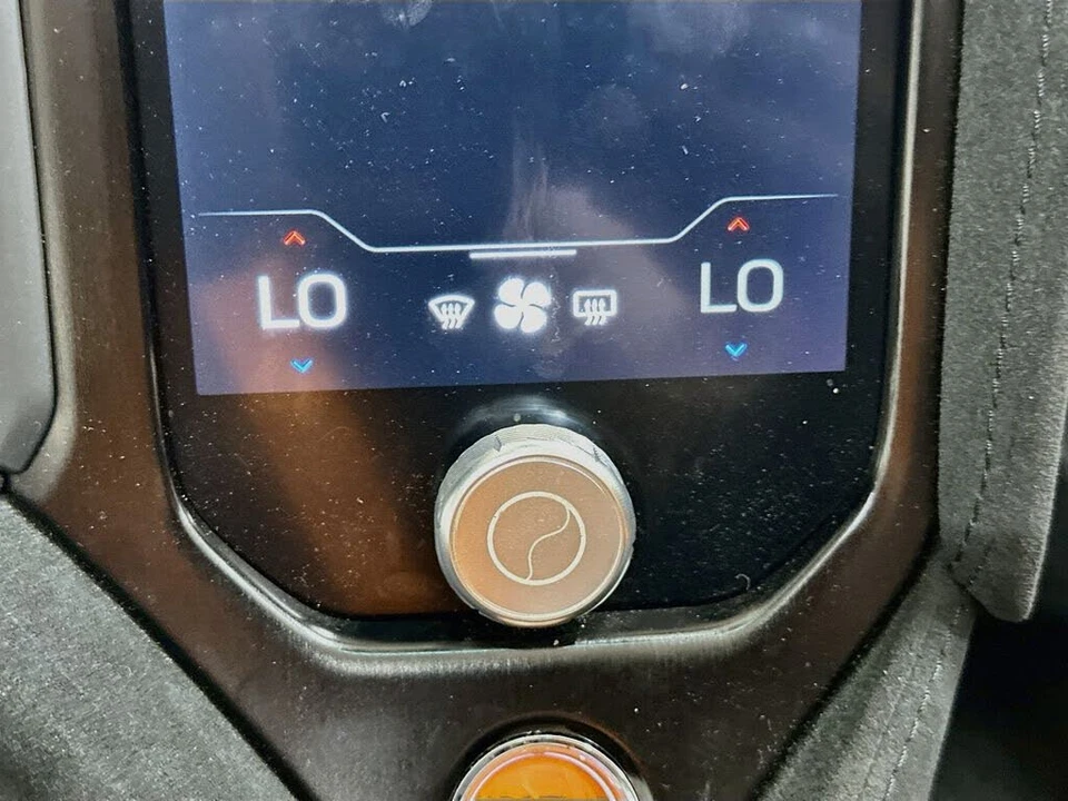 2025 McLaren 750S Spider - Image 17 of 30