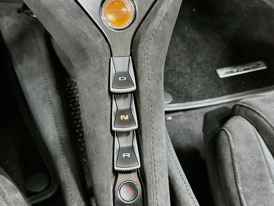 2025 McLaren 750S Spider - Image 18 of 30