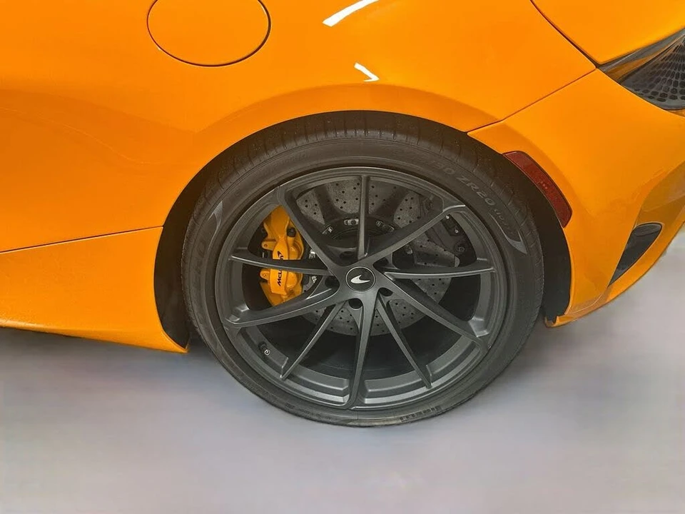 2025 McLaren 750S Spider - Image 29 of 30