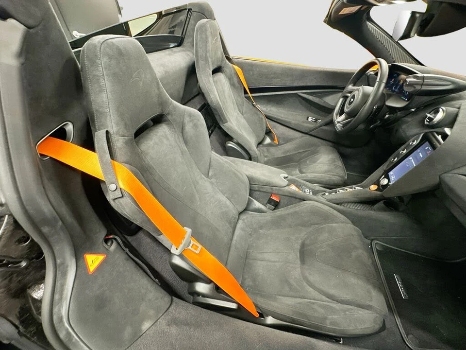 2025 McLaren 750S Spider - Image 25 of 30