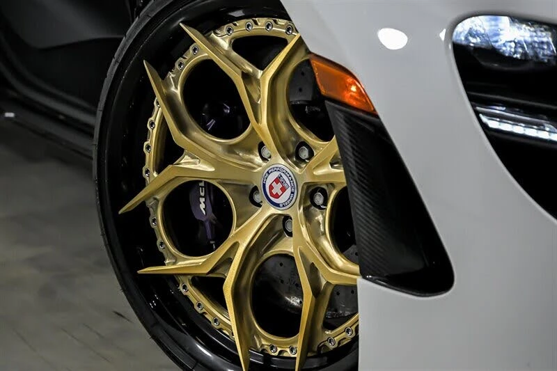 2025 McLaren 750S Spider - Image 3 of 31