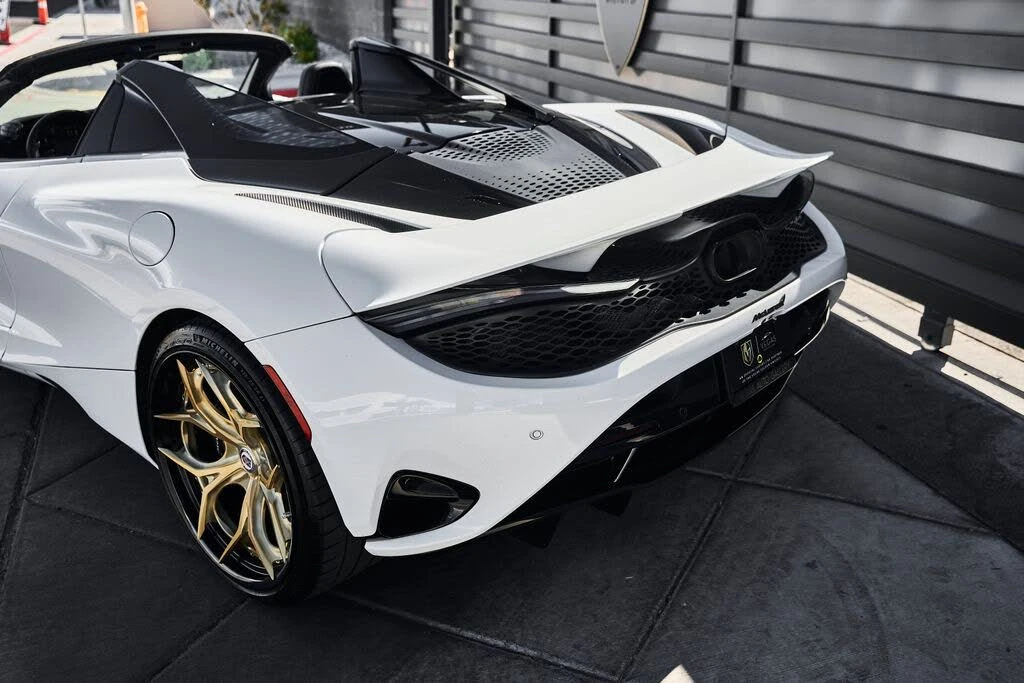2025 McLaren 750S Spider - Image 11 of 31