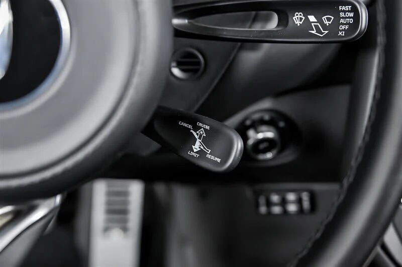 2025 McLaren 750S Spider - Image 29 of 31