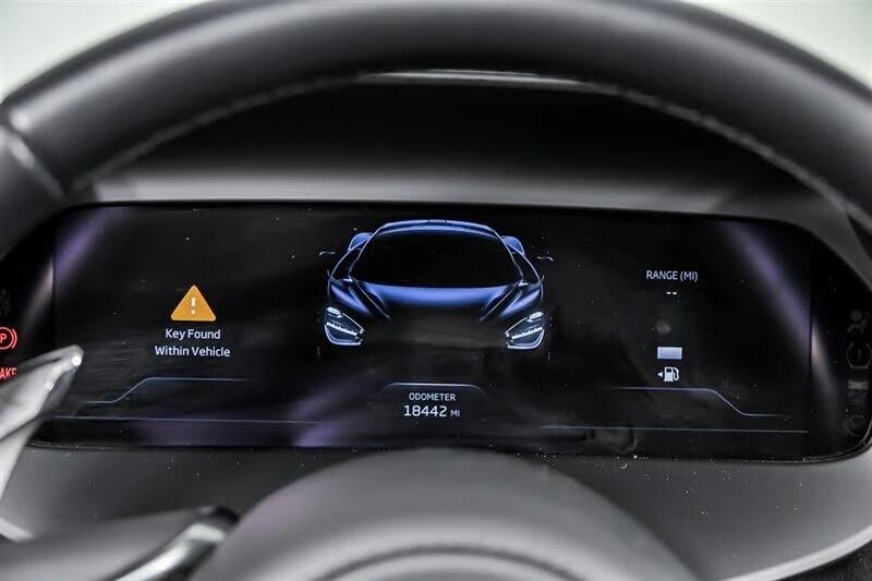 2025 McLaren 750S Spider - Image 25 of 31