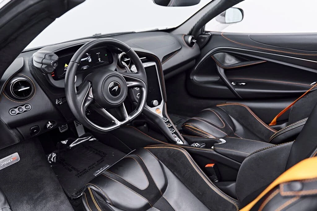 2025 McLaren 750S Spider - Image 2 of 31