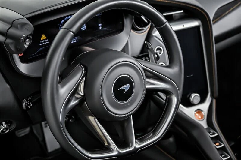 2025 McLaren 750S Spider - Image 22 of 31