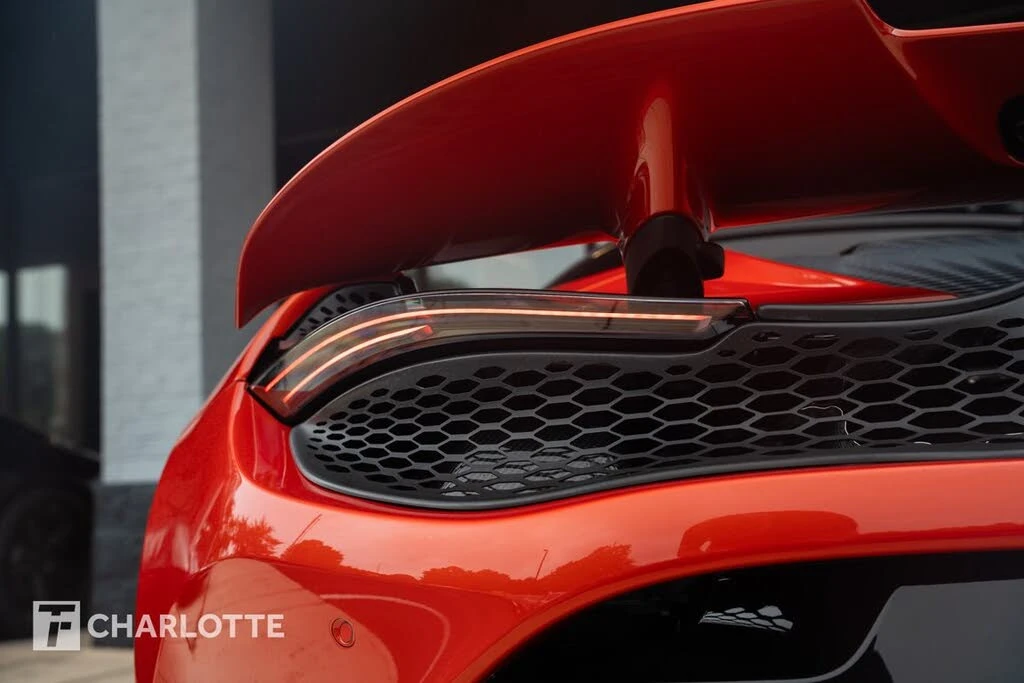 2025 McLaren 750S Spider - Image 14 of 31