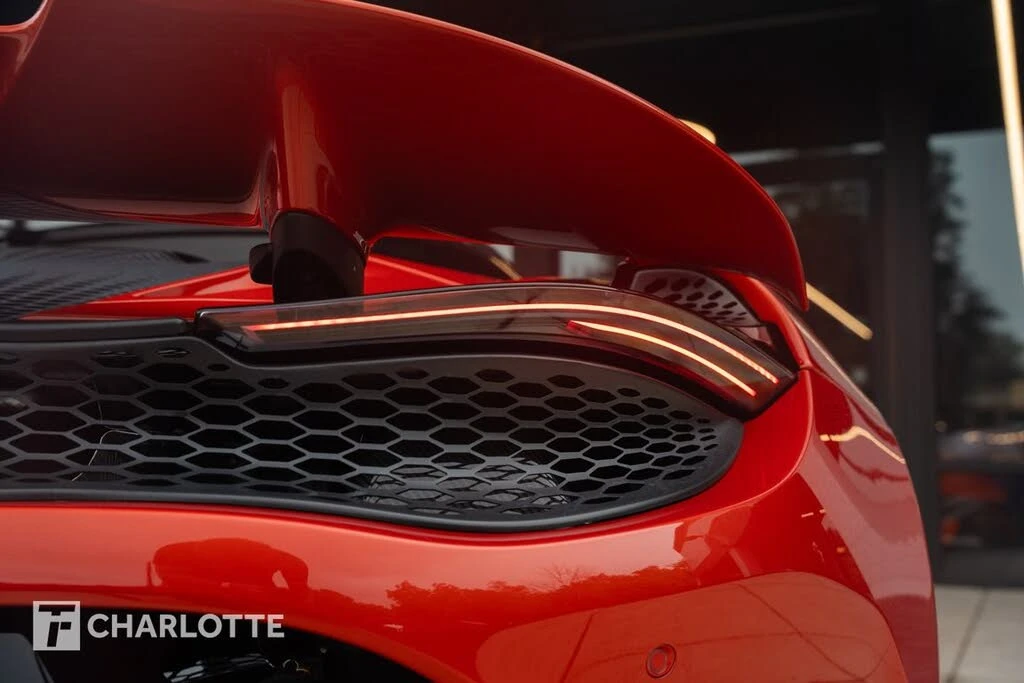 2025 McLaren 750S Spider - Image 19 of 31