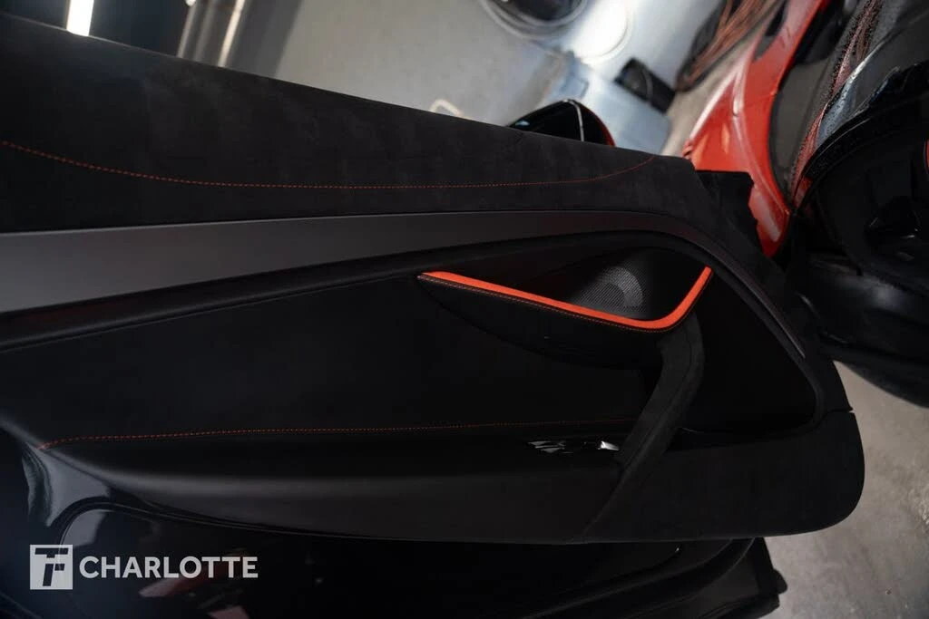 2025 McLaren 750S Spider - Image 20 of 31